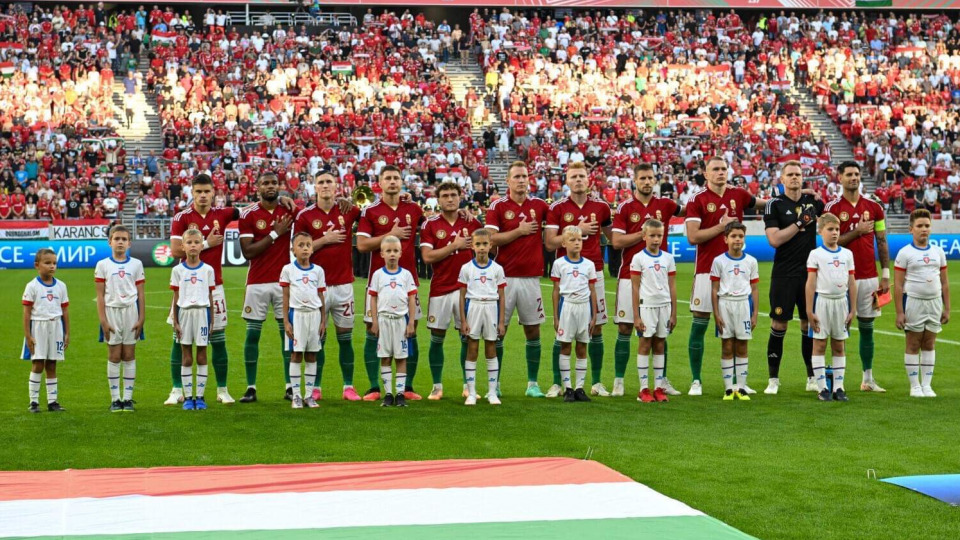 Örök élmény a Puskás Arénában - pécsi gyerekek kísérték be a Magyar Válogatott játékosait