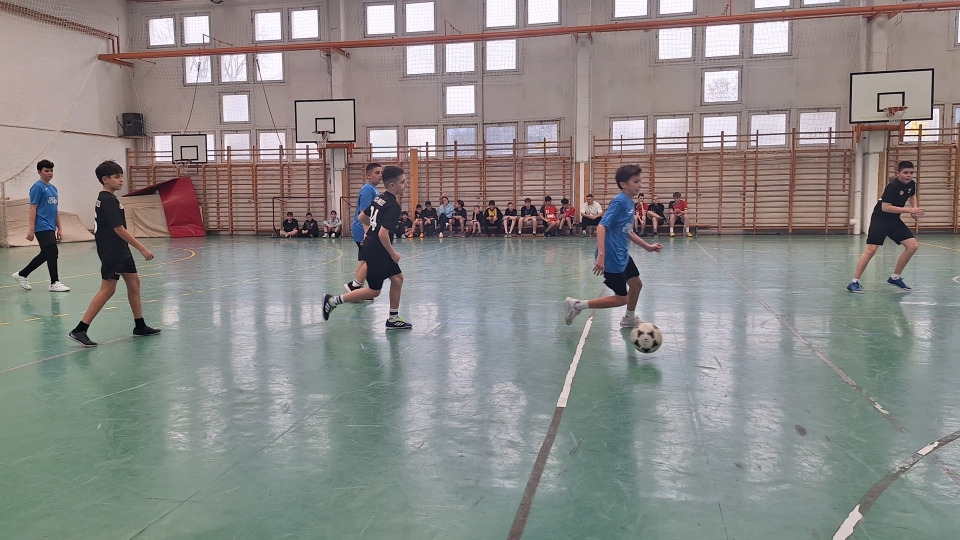 Izgalmas mérkőzésekkel folytatódott a Pécsi Iskolai Bajnokság 2025-2026-os évada