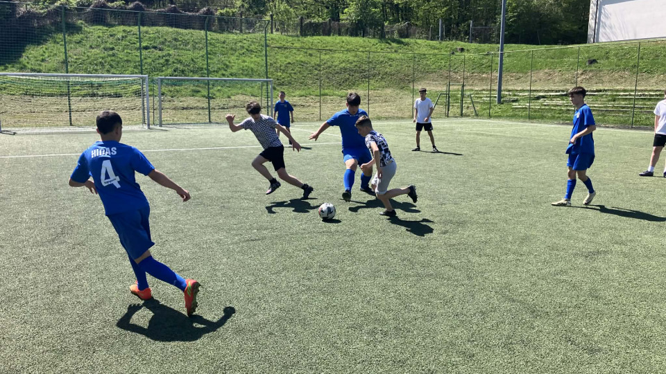 Befejeződtek a küzdelmek a Kisközösségek Alternatív Labdarúgó Programjának Komlói körzetében